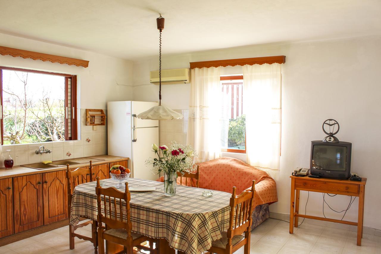 Pelagion II Sea Coral - Beachfront Holiday Home Kypseli Екстер'єр фото