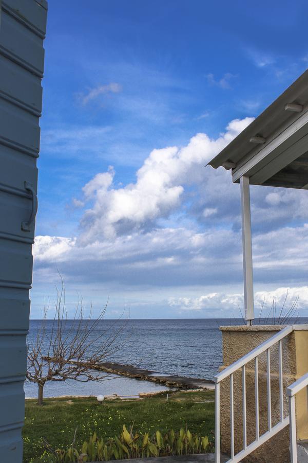 Pelagion II Sea Coral - Beachfront Holiday Home Kypseli Екстер'єр фото