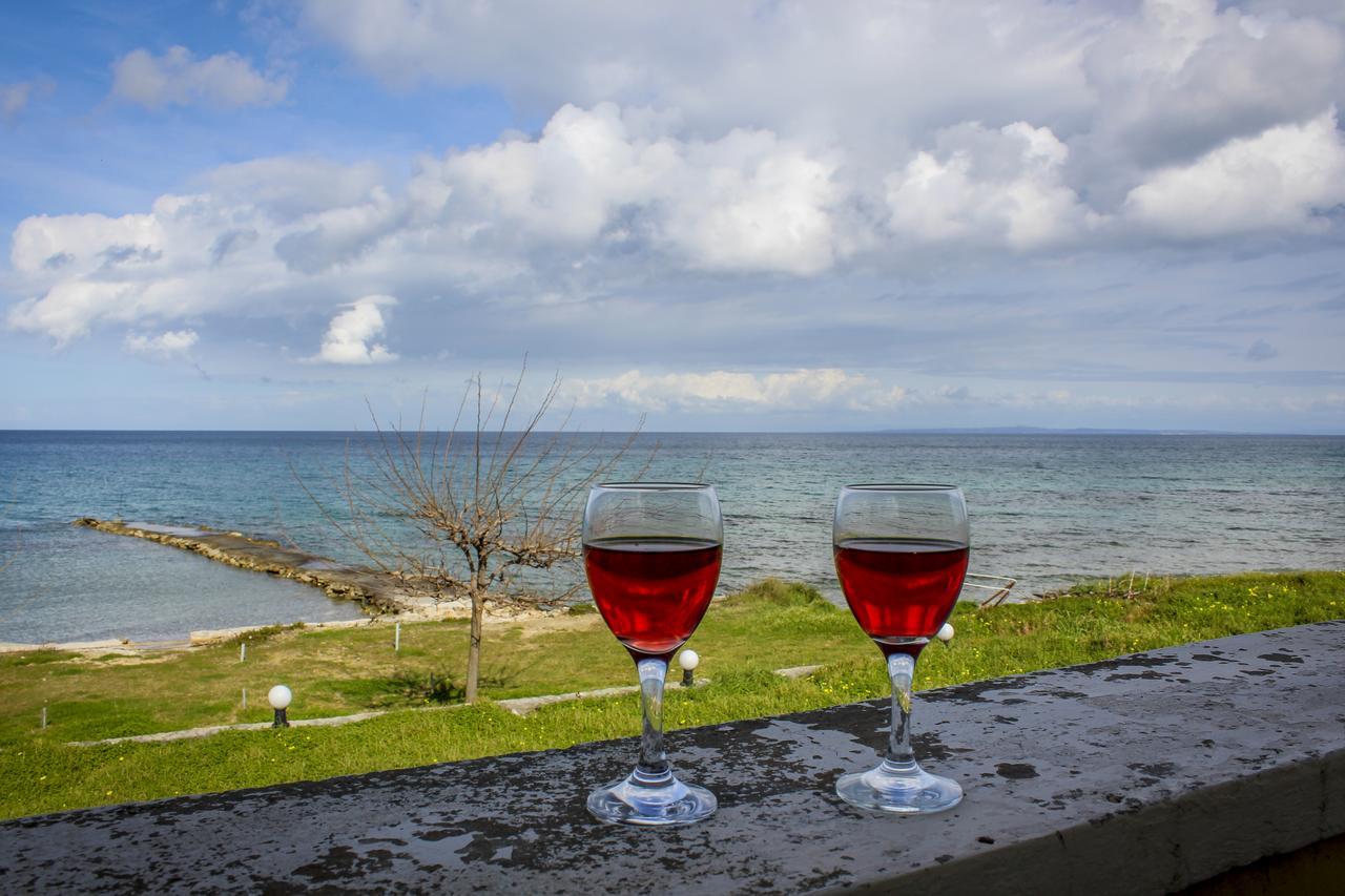 Pelagion II Sea Coral - Beachfront Holiday Home Kypseli Екстер'єр фото