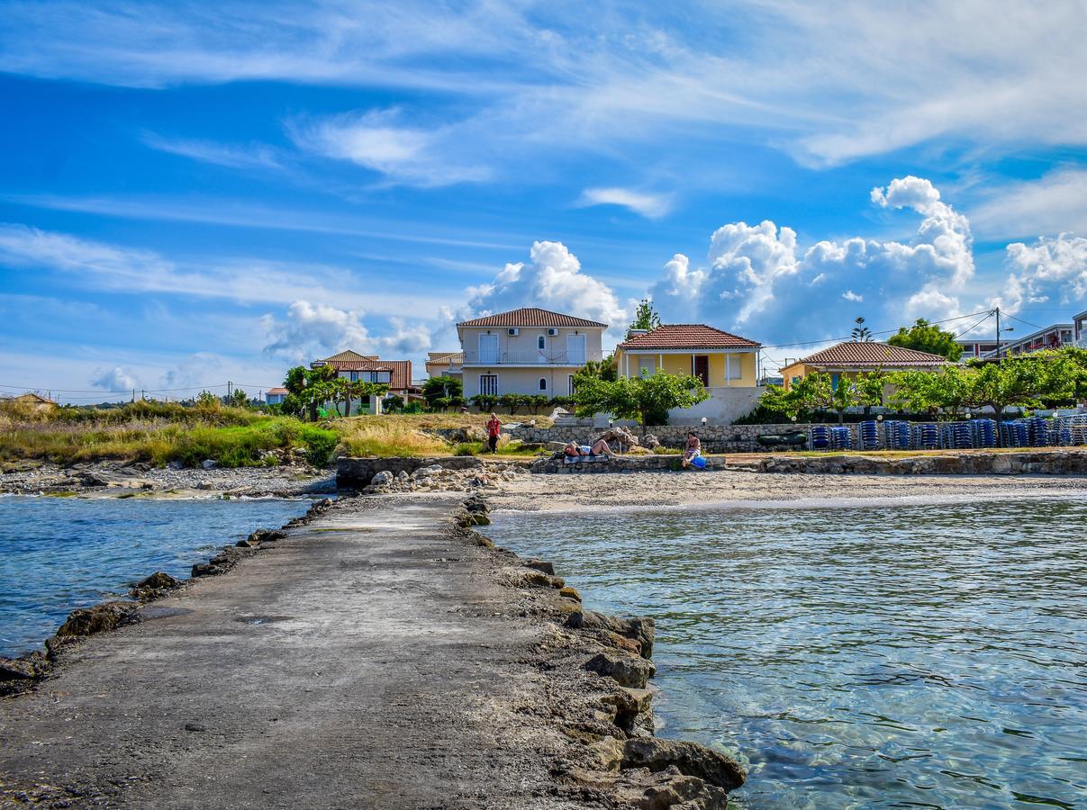 Pelagion II Sea Coral - Beachfront Holiday Home Kypseli Екстер'єр фото