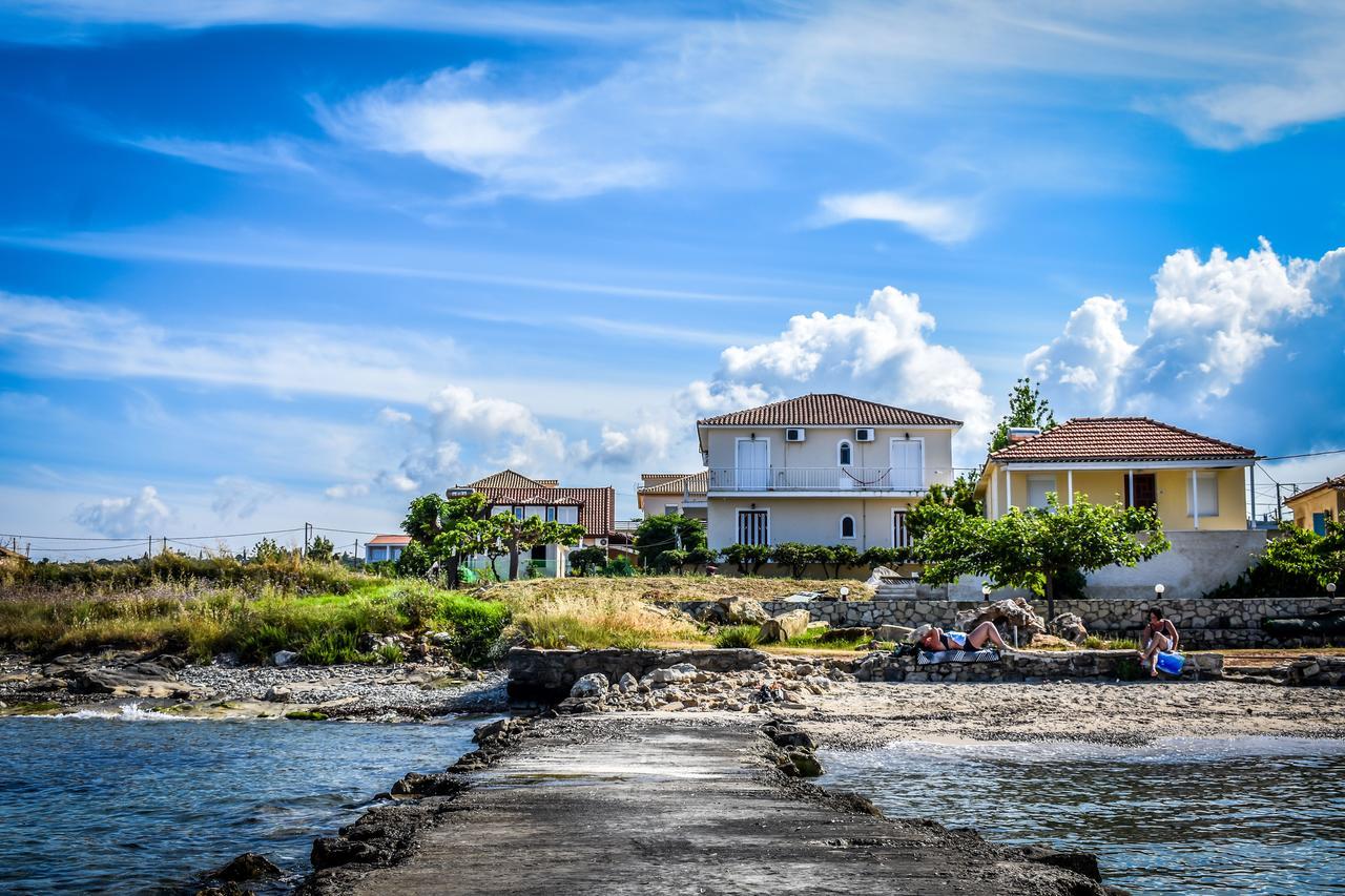 Pelagion II Sea Coral - Beachfront Holiday Home Kypseli Екстер'єр фото